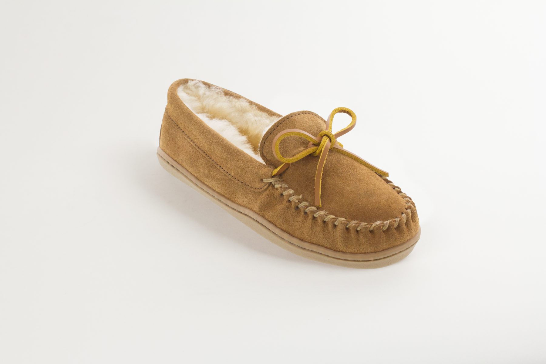 minnetonka women's sheepskin hardsole moc